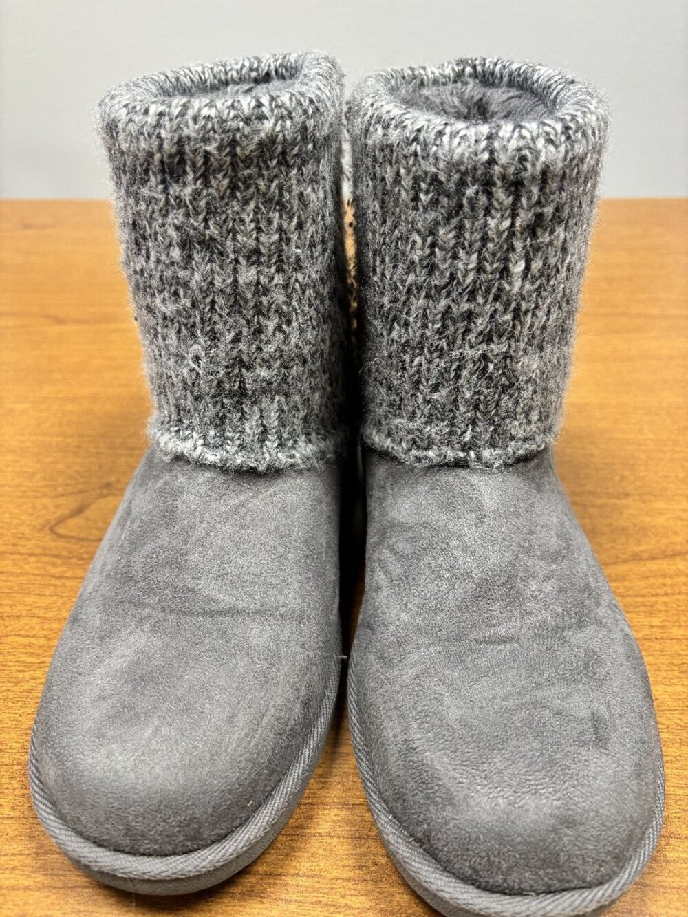 Makalu California Dolce Gray Sweater Boots Faux Fur Lined Lace Up Size 7M